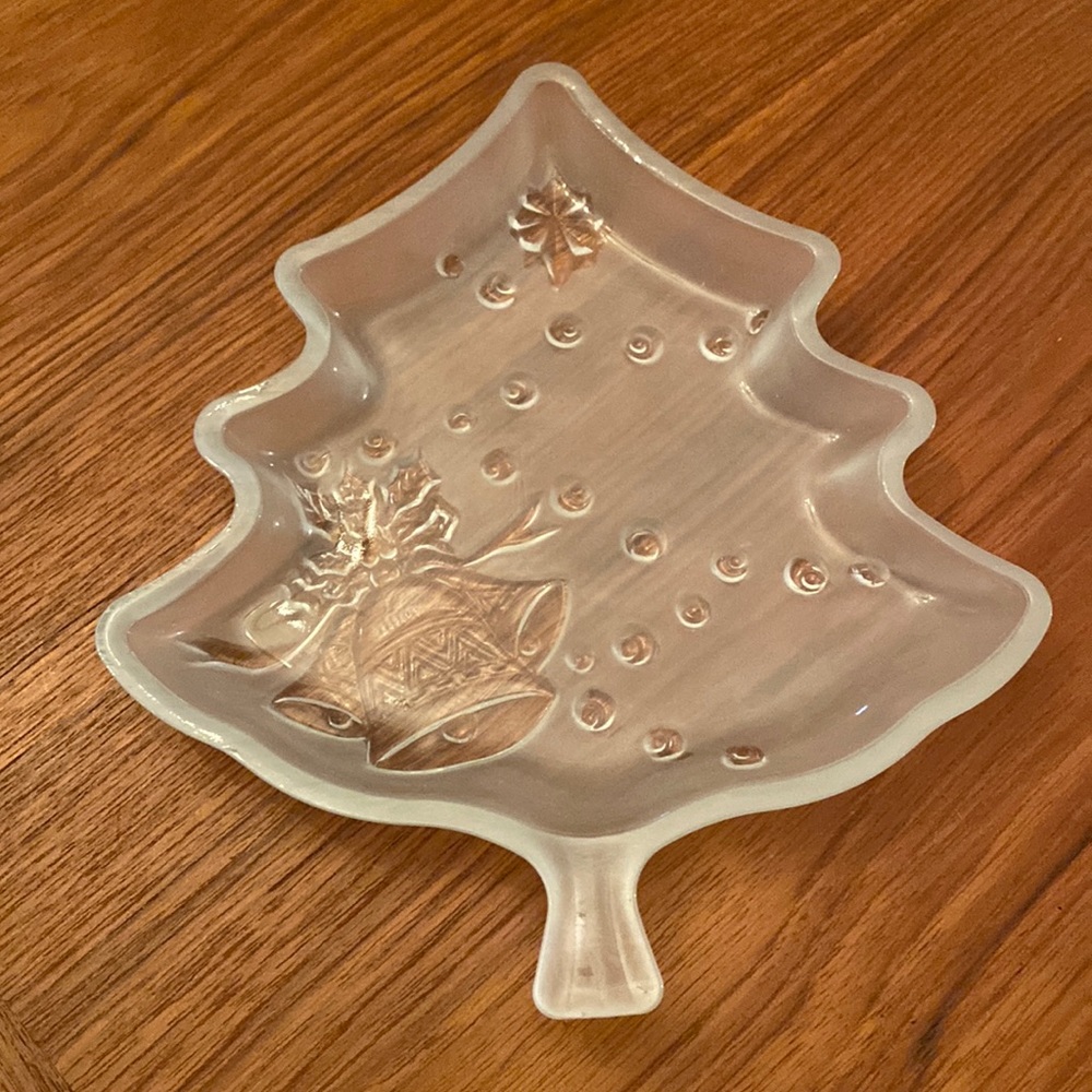 New 7.5 inch Frosted Christmas Tree Plate